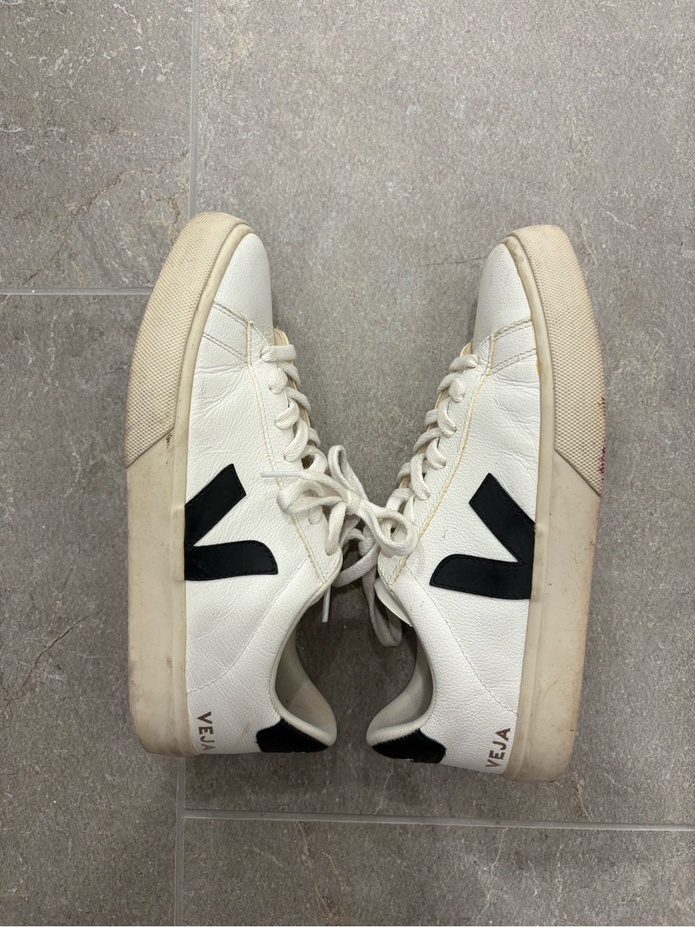 Veja Womens White Sneakers with Black V Emblem - Picture 4 of 4